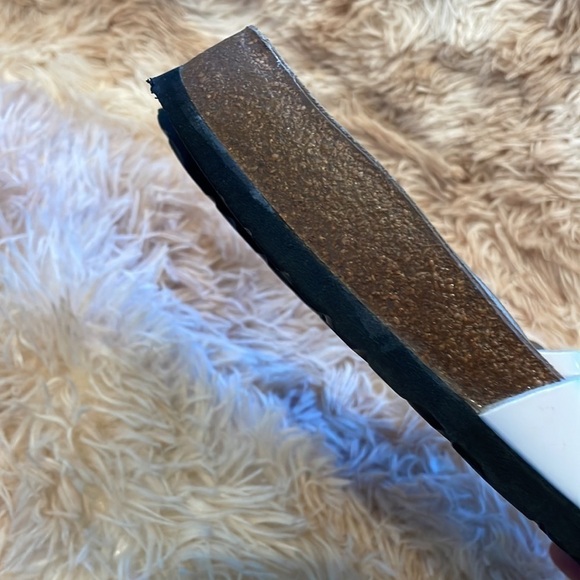 BIRKENSTOCK | Betula | Single Strap Patent Leather White Sandals | Size 38 - Picture 6 of 9